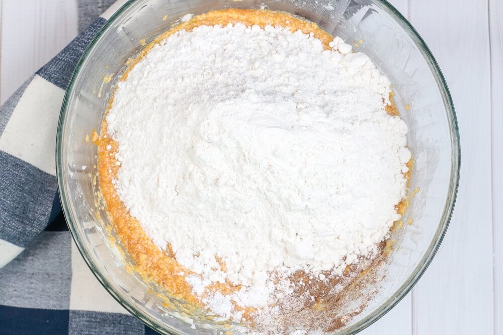 flour added to pumpkin mixture
